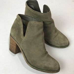 Urban Outfitters | Ankle Suede Booties with Side Cut-Outs Size 8